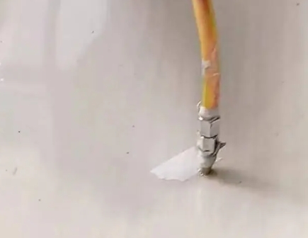 满城瓷砖空鼓维修公司专业解答在瓷砖铺贴过程中，如果使用的砂料过粗（如全部使用了粗砂），可能会导致以下问题
